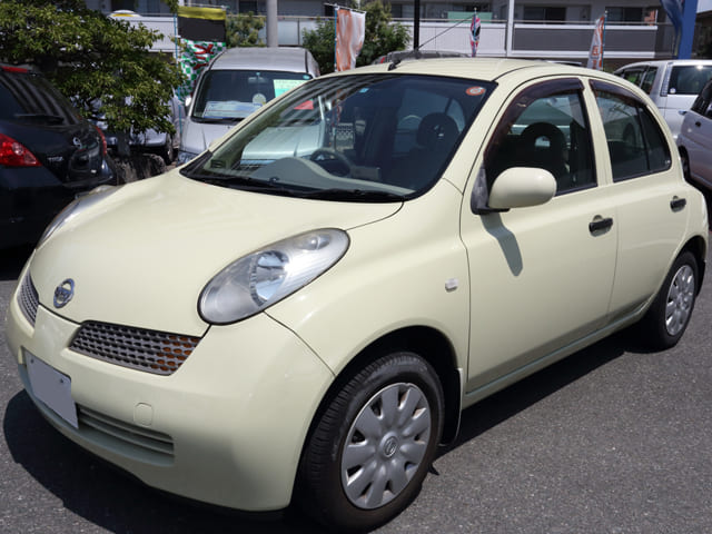 白い車の画像