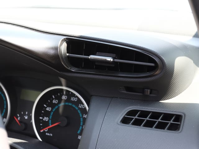 車のエアコンの